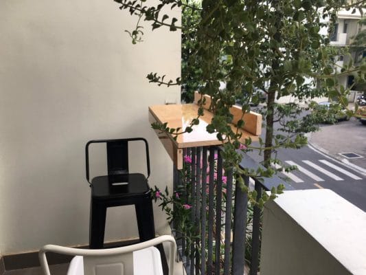 Bàn bar đặt thành lan can trang trí ban công 9 ban bar đặt thành lan can ban cong