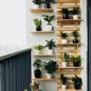 Mẫu kệ gỗ decor ban công đẹp 1 mau ke go decor ban công