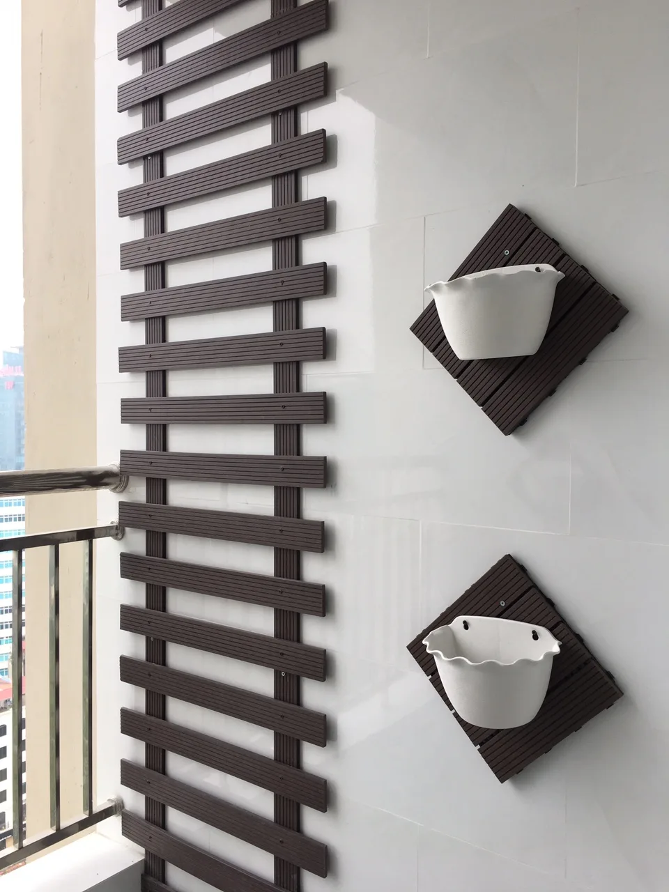 Thư Viện Mẫu Ban Công Đẹp | Ban Công Xinh 64 chậu vỉ treo tường