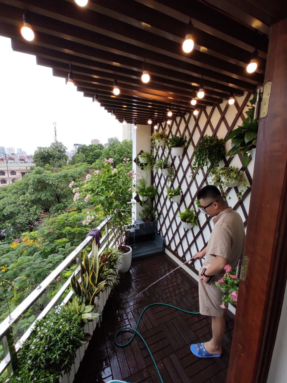 mẫu ban công gọn gàng hiện đại