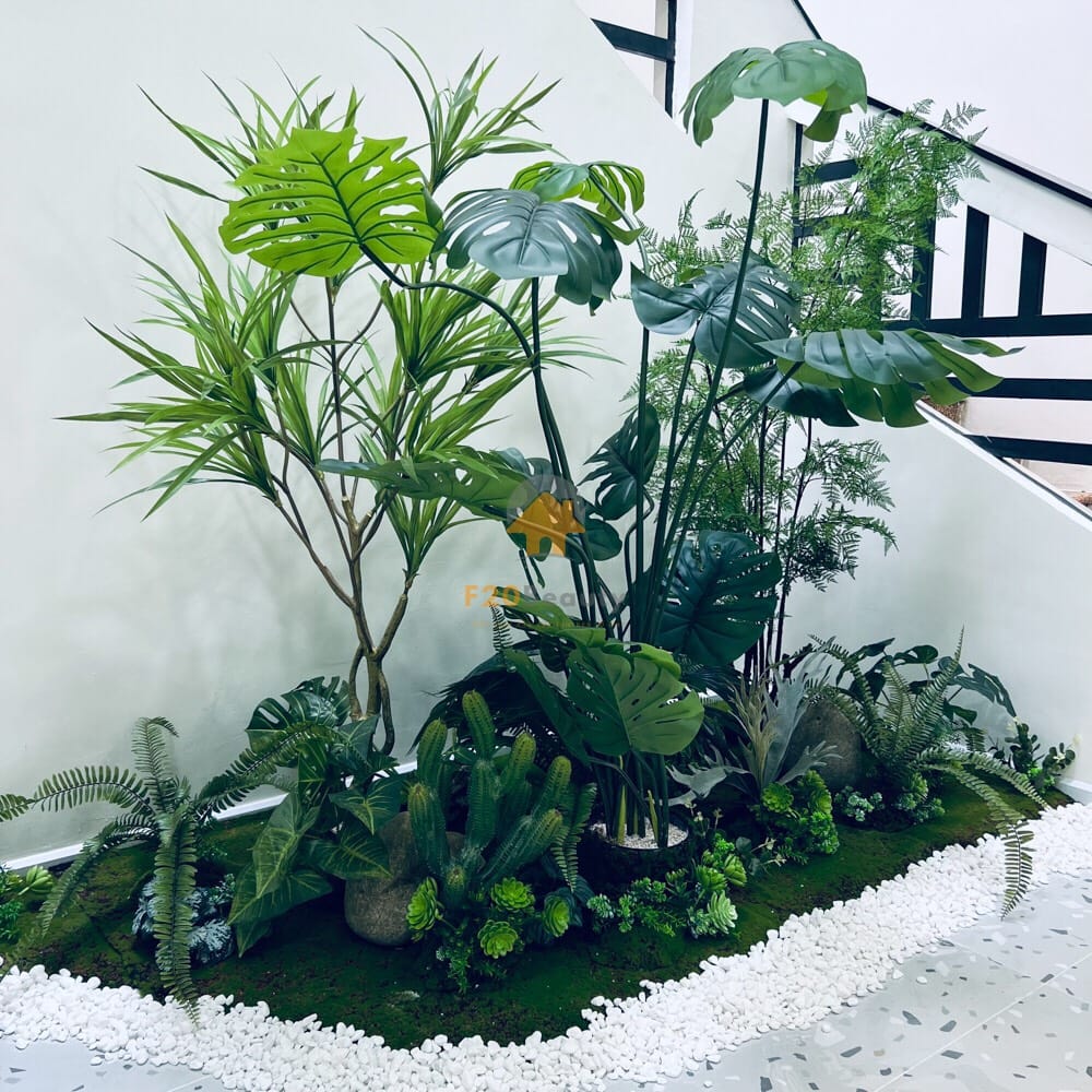 cây giả chân cầu thang