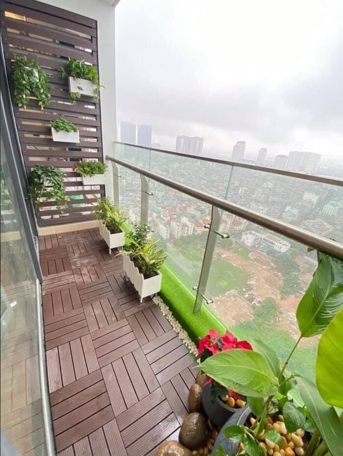 cửa che cục nóng ban công