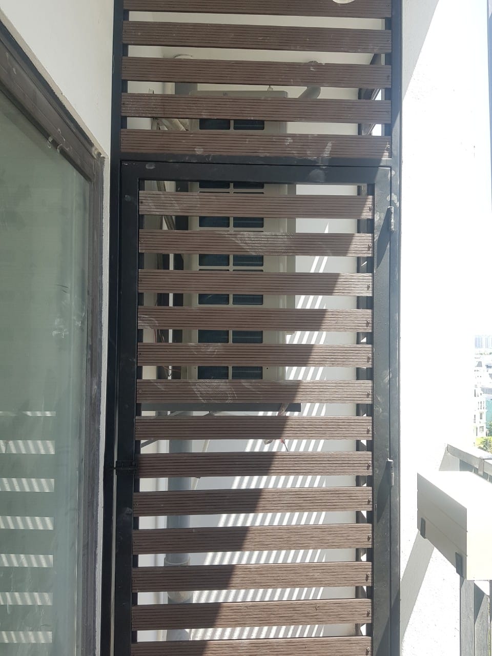 cửa che cục nóng