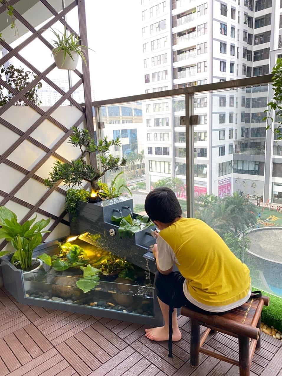 mẫu bể cá kính trên ban công