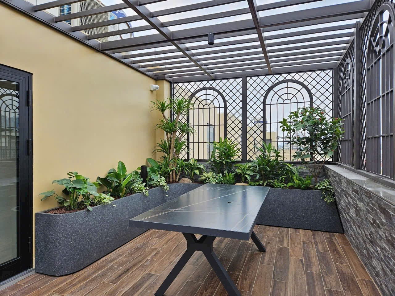 mẫu chậu góc chữ L cho sân thượng, tropical