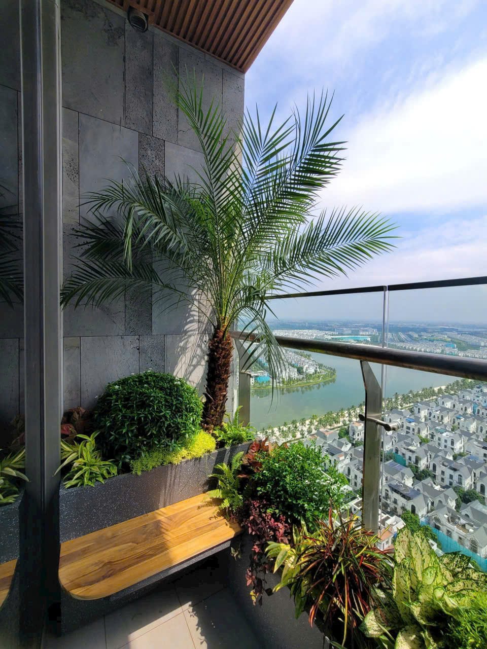 mẫu trang trí ban công nhỏ đẹp
