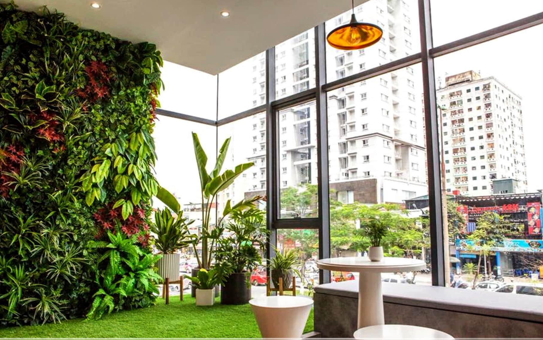 tường cây giả trang trí quán cafe