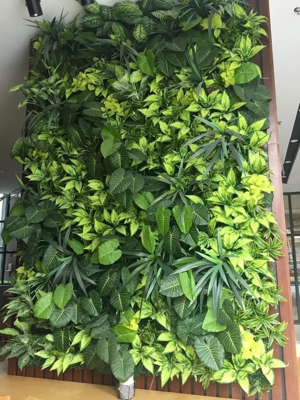 vách trang trí cây giả