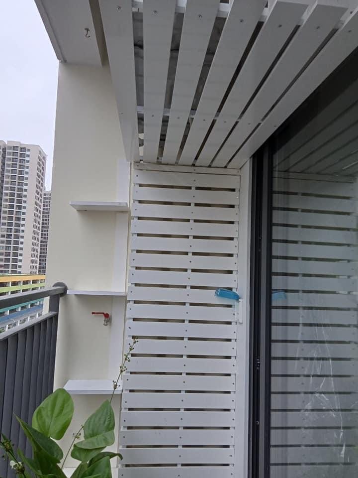 vách trang trí che cục nóng và ống nước