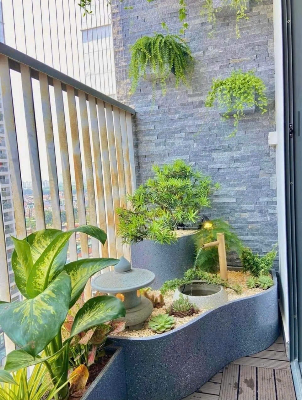 mẫu chậu tiểu cảnh ban công tường ốp đá thẻ